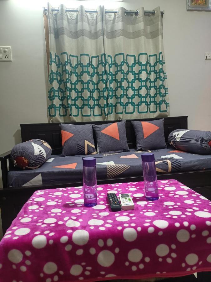 Advik Homestays Тирупати Екстериор снимка